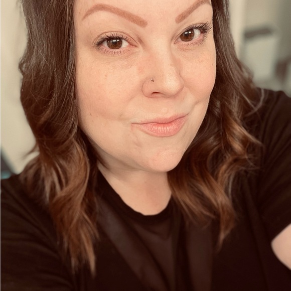 Meet your posher, Sheila - Picture 2 of 9